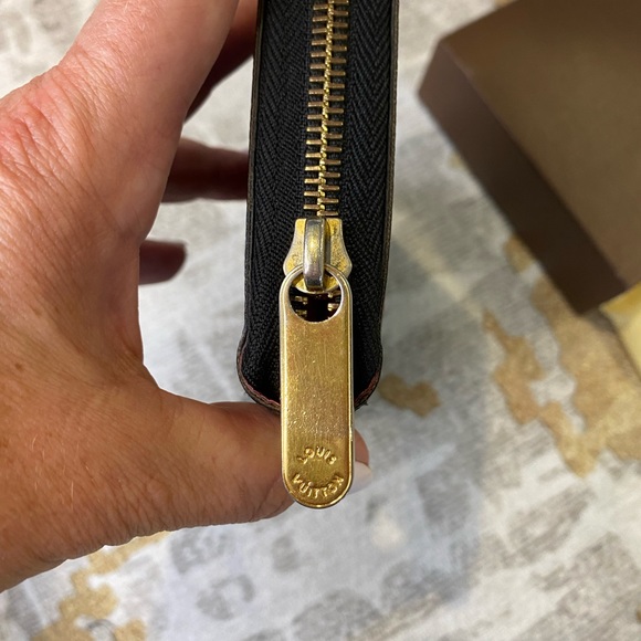 Louis Vuitton Monogram Zippy Wallet - Picture 2 of 11